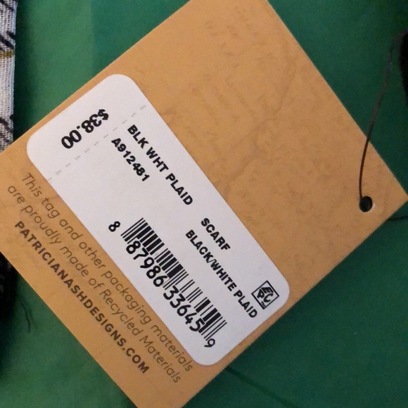 Patricia Nash Black & White Plaid Scarf 100% Viscose Fringed Edges OS NWT - Picture 4 of 13